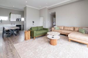 Big Bay Bliss ocean and mountain views.