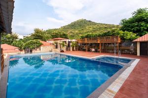 Vijaygarh Resort & Cottages with Private Pool