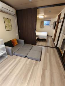 浅草小胎楼 Asakusa Hanahi, Small Tire, 1st Floor, 4-Minute Walk to Asakusa Temple, Direct Subway Access to Narita and Haneda Airports, Private Room