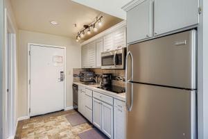 2795 Slopeside condo