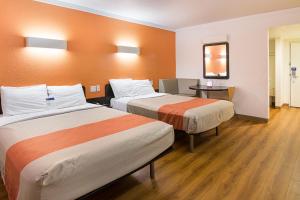 Deluxe Quadruple Room - Non-Smoking room in Motel 6-Tampa FL - Fairgrounds