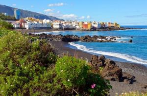 Central Puerto de la Cruz Getaway - Walk to Everything