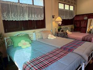 Baan Suan Chay Nam Homestay Amphawa