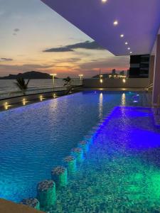 Relax with panoramic ocean and city views