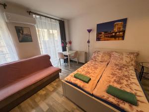 Onyx apartment with Free private garage + AC