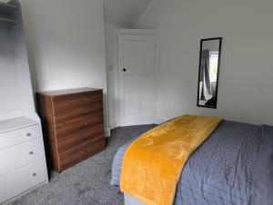 5BR Spacious Contractor Home, Parking for 2 vans