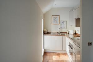 Charming Central Mews Home with Secure Parking