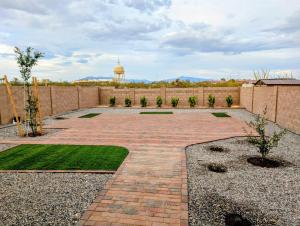 Spacious 3BR Home - Pool, Playground, EV Station L2, Near Freeway, Free Parking