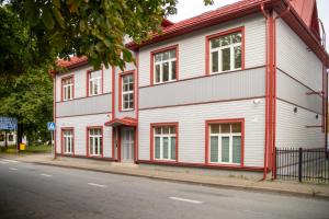 Renovated Studio with Wooden Interior, Central Rakvere