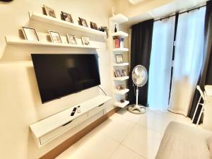 Callies Cozy Home at Shore 3 Mall of Asia