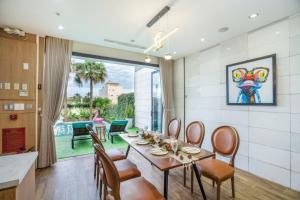 Private Villa 5brs in Danang