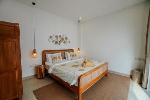 Villa Vivid 2BR Bohemian, 5 min to Kedungu Beach