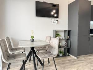 One-Bedroom Central and Modern Apartment