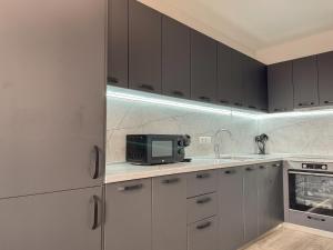 One-Bedroom Central and Modern Apartment