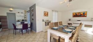 Superbe villa avec piscine chauffée à proximité de la plage