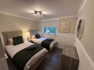 Modern 2BR Sleeps 4 Central Scotland with Parking