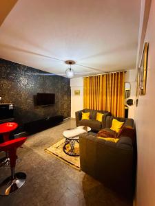 KSM CBD 1 and 2 Bed 0 7 0 8 5 1 4 9 9 8