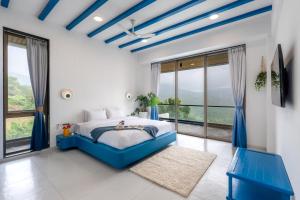 Green Atlas Villa with Infinity Pool Turf Theatre Jacuzzi - Official - GreenAtlasVilla-com