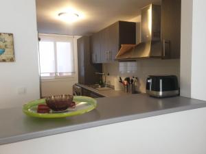 BEL APPARTEMENT REZ De CHAUSSEE AVEC DOUBLE TERRASSE FACE AU LAC ET AU GOLF