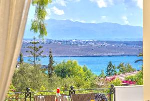 Luxury Seaside Villa Plumeria ,50m to Sandy Beach, Chania