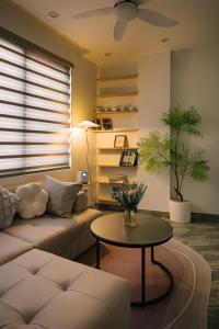 Trung Kinh Apartment - With Projector - Balcony