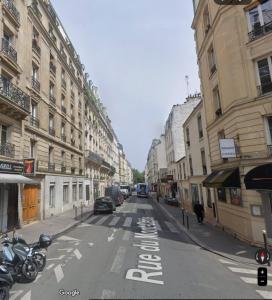 Montmartre & Metro district lines 12 and 4