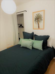 Montmartre & Metro district lines 12 and 4