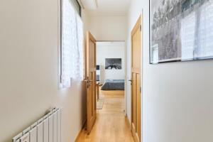 Direct Arc de Triomphe access