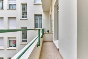 Direct Arc de Triomphe access