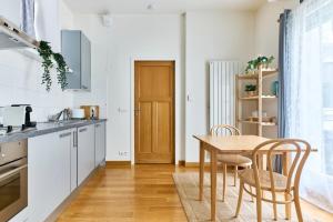 Direct Arc de Triomphe access