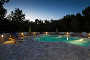 Villa Biljana, Comfort & Scenic Beauty with Access to Two Shared Pools