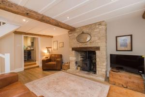 Charming Cotswold Cottage on Church Green, Witney