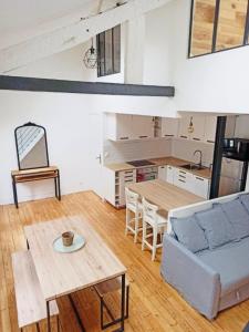 Central Duplex Metro 158 Direct Louvre Access