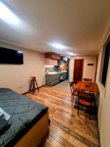 Cómodo departamento interior a pasos del Estadio Nacional