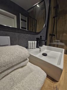 Modern Seaside Apartment in Wolin Island z basenem