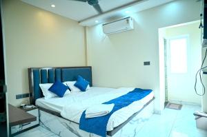 Hotel Krishna Kashi Diaries
