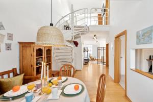 Gelbe Koffer - Vintage Maisonette in Neunkirchen - 2 SZ - Self-Check-in - Parkplatz - Balkon - Badewanne - WLAN 250 Mbit - bis 4 Pers - zentrumsnah