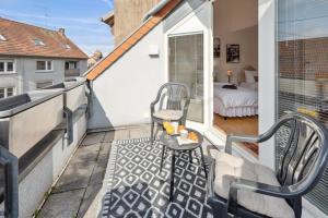 Gelbe Koffer - Vintage Maisonette in Neunkirchen - 2 SZ - Self-Check-in - Parkplatz - Balkon - Badewanne - WLAN 250 Mbit - bis 4 Pers - zentrumsnah