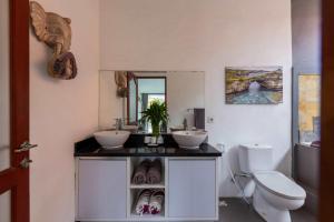 Villa Rosa - Spacious Oasis with Private Pool, close to Beach & Dining