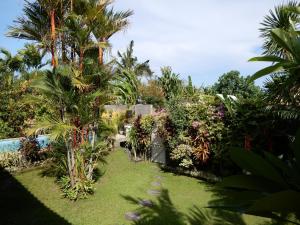 Villa Jasri Point - Beachfront Villa close to surf