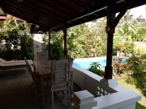 Villa Jasri Point - Beachfront Villa close to surf