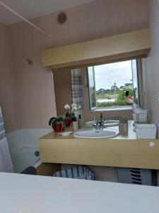 Les pieds dans leau à Ploumanach