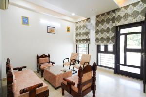 Luxury Modern 6BHK- Posh Locality, Garden, Terrace