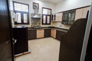Luxury Modern 6BHK- Posh Locality, Garden, Terrace
