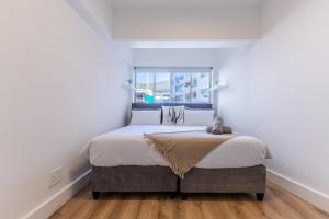 Beachfront stunning sea views