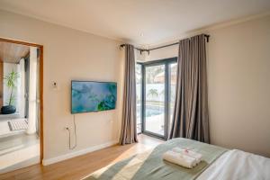 4BR Villa with Pool in Calatagan Batangas up to 16 Guests