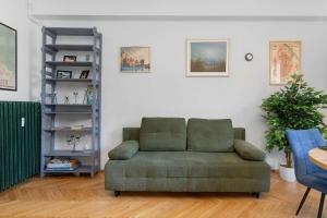 Stylish Korzenna Apartment Perfect for Remote Work with an Excellent Location by Noclegi Renters