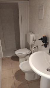 BED&FLY NEAR AIRPORT CATANIA FONTANAROSSA BAGNO PRIVATO In CAMERA