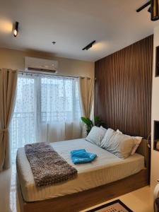 Entire unit 1 Bedroom with City View - Paul Rileys Pad