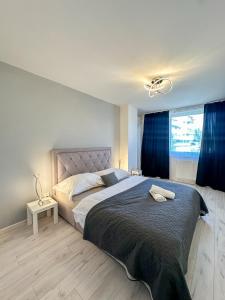 Simcity 3 I Skyline Elegance I 3BR, private parking, sunny terrace with panoramic city view 5min walk to city square - 3hvězdičkové hotely ve městě Banská Bystrica